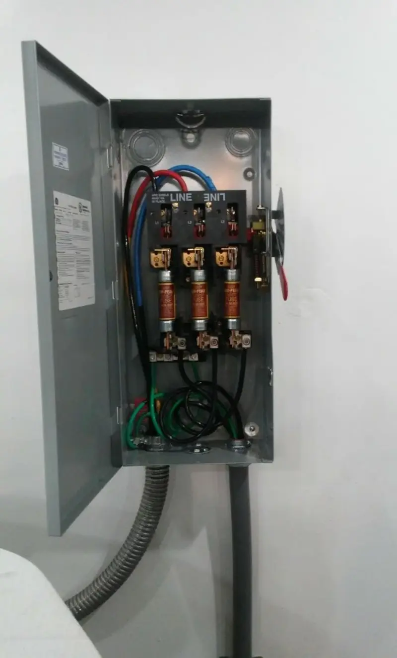 Three-phase disconnect switch installed for Smoke Detector Installation in Kendallville